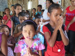 indianchildrenpraying